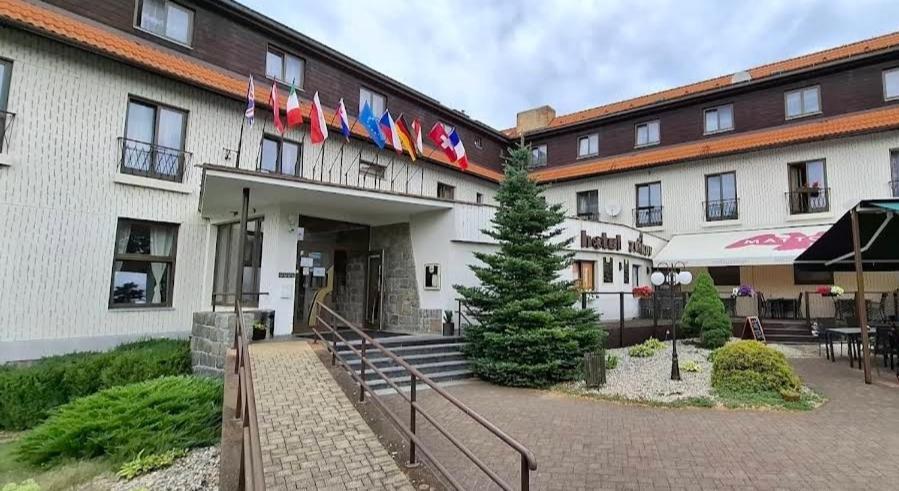 Resort Hotel Zvikov Звиковске Подгради Экстерьер фото
