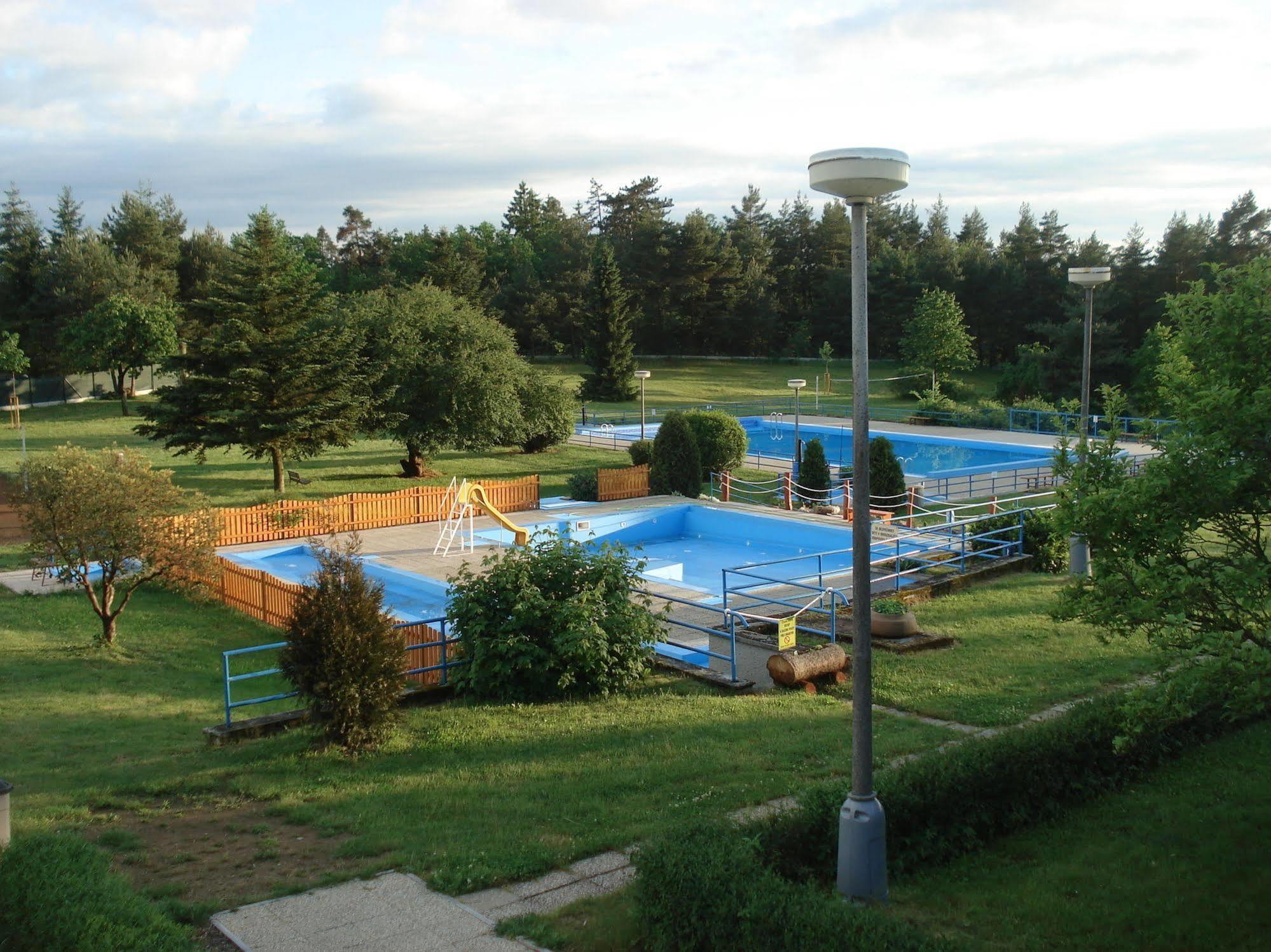 Resort Hotel Zvikov Звиковске Подгради Экстерьер фото